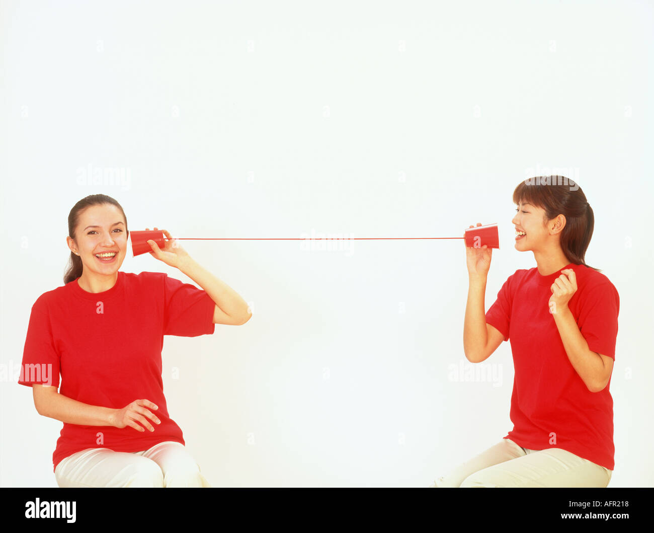 Telephone Using String Women on string telephone hi-res stock photography and images - Alamy