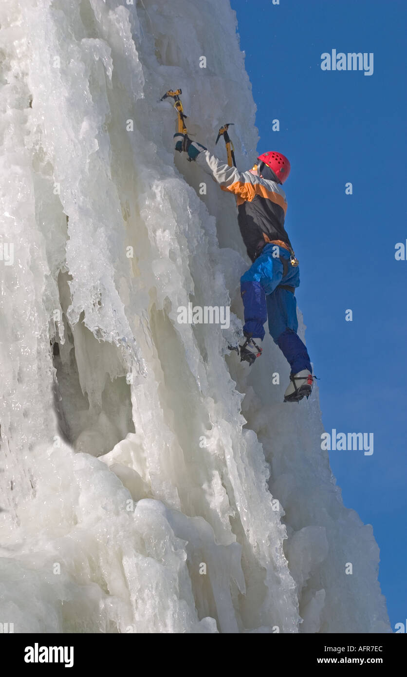 Using ice axes hi-res stock photography and images - Alamy