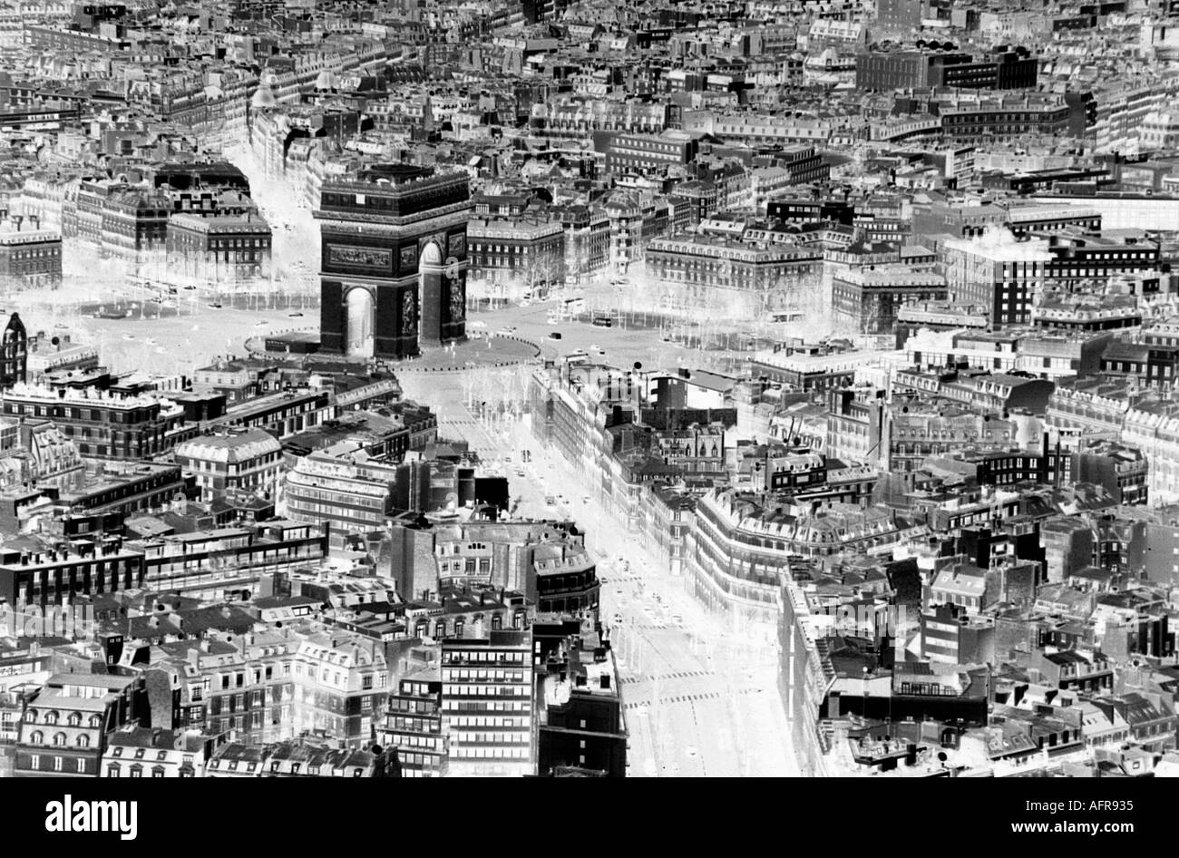 Triomphe arch Black and White Stock Photos & Images - Alamy