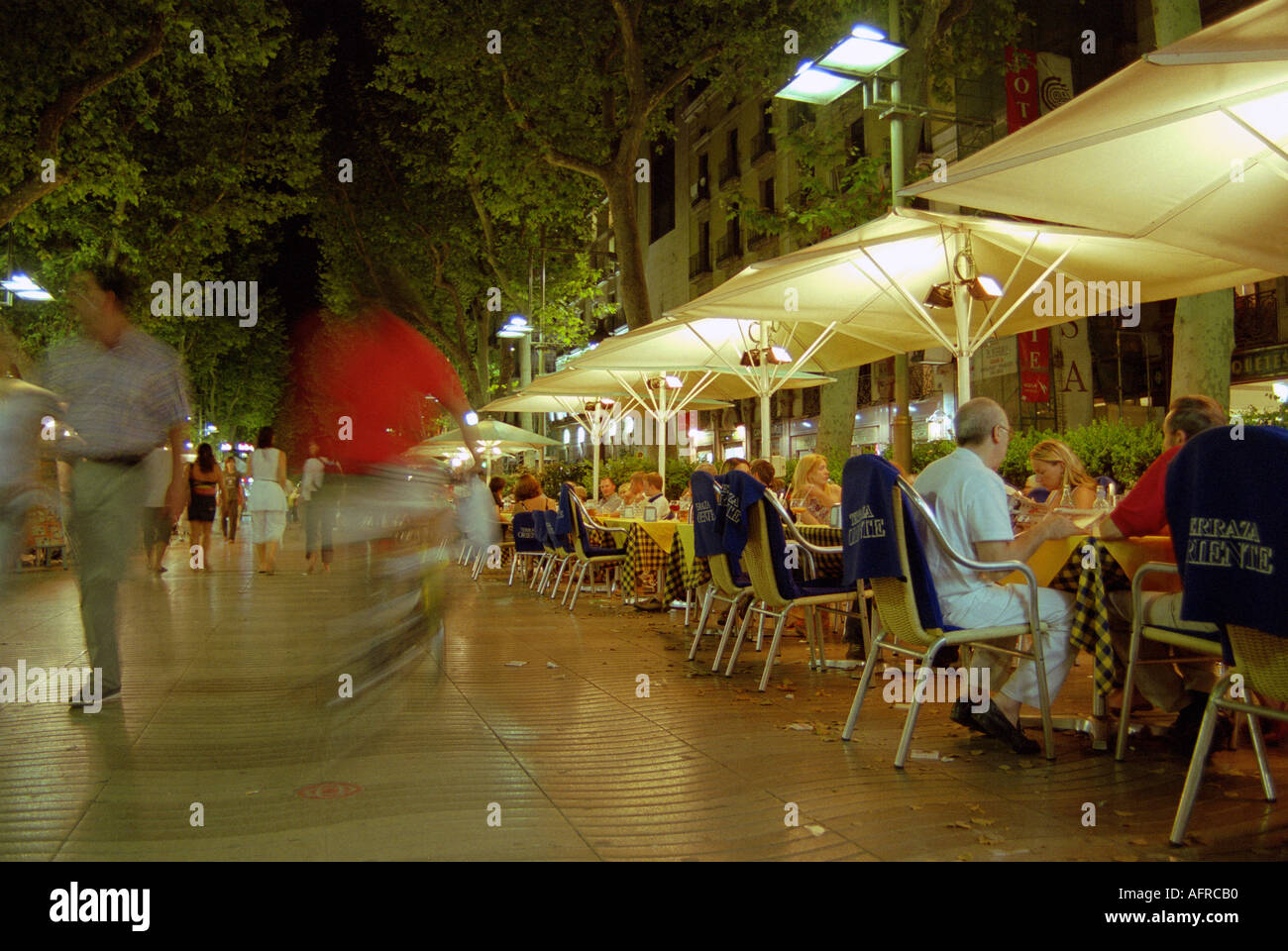 People enjoying the nightlife on the famous Las Ramblas in Barcelona, Spain  Stock Photo - Alamy