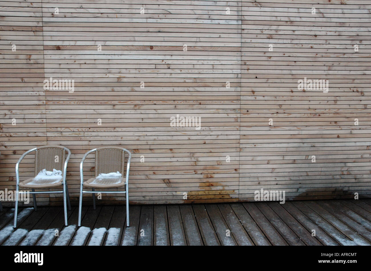 Two empty chairs hi-res stock photography and images - Alamy
