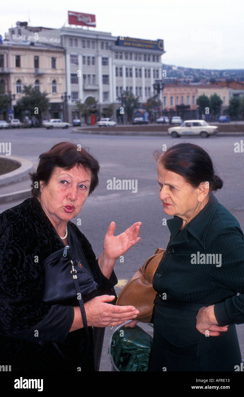 Two elderly women talking hi-res stock photography and images - Alamy