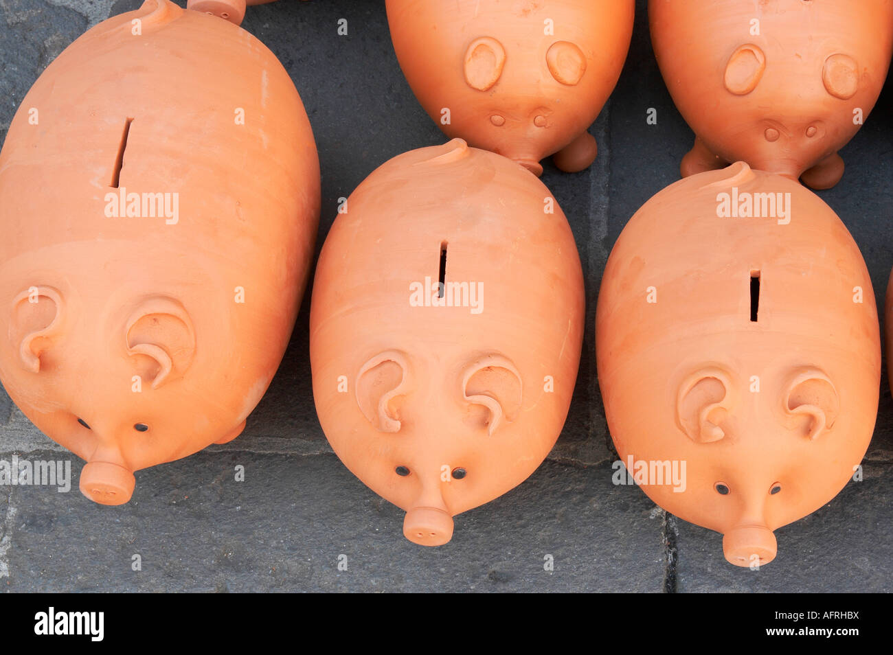 Hand-Made Ceramic Piggy Banks – Pike Place Pigs