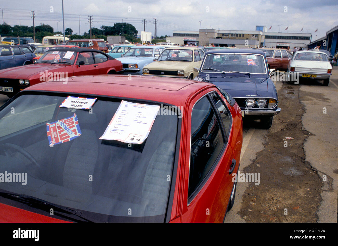 British Car Auctions cars prices and details on wind screen that will be auctioned. Wandsworth Bridge Road, Fulham, London 1981 1980s UK HOMER SYKES Stock Photo