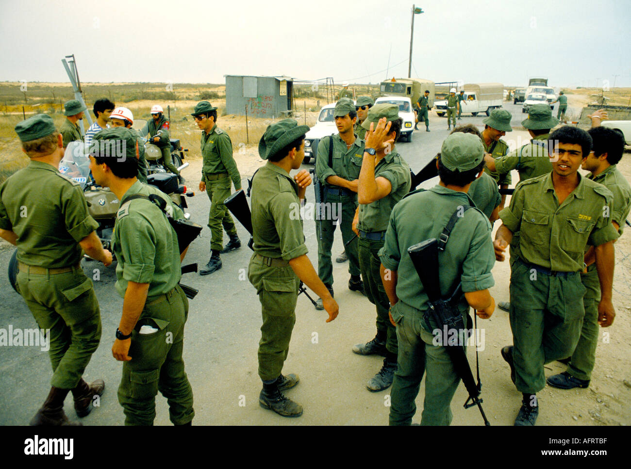 rafah-palestine-israel-israeli-soldiers-at-the-gaza-egypt-new-international-AFRTBF.jpg