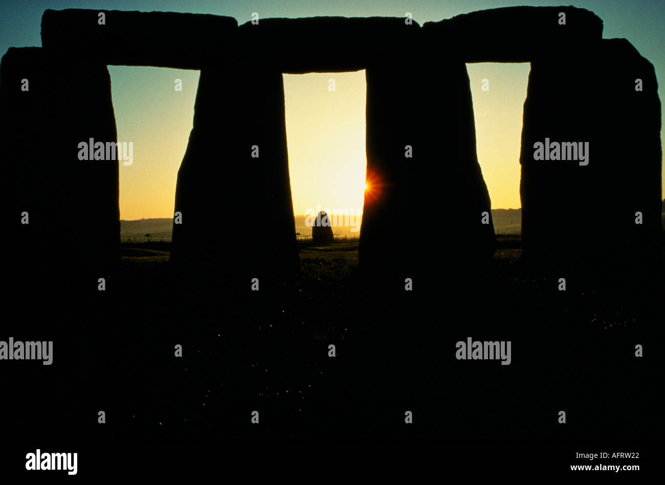 Sunrise over the Heel stone Stonehenge. June 21st  Midsummer  Salisbury Plain Wiltshire England UK HOMER SYKES Stock Photo