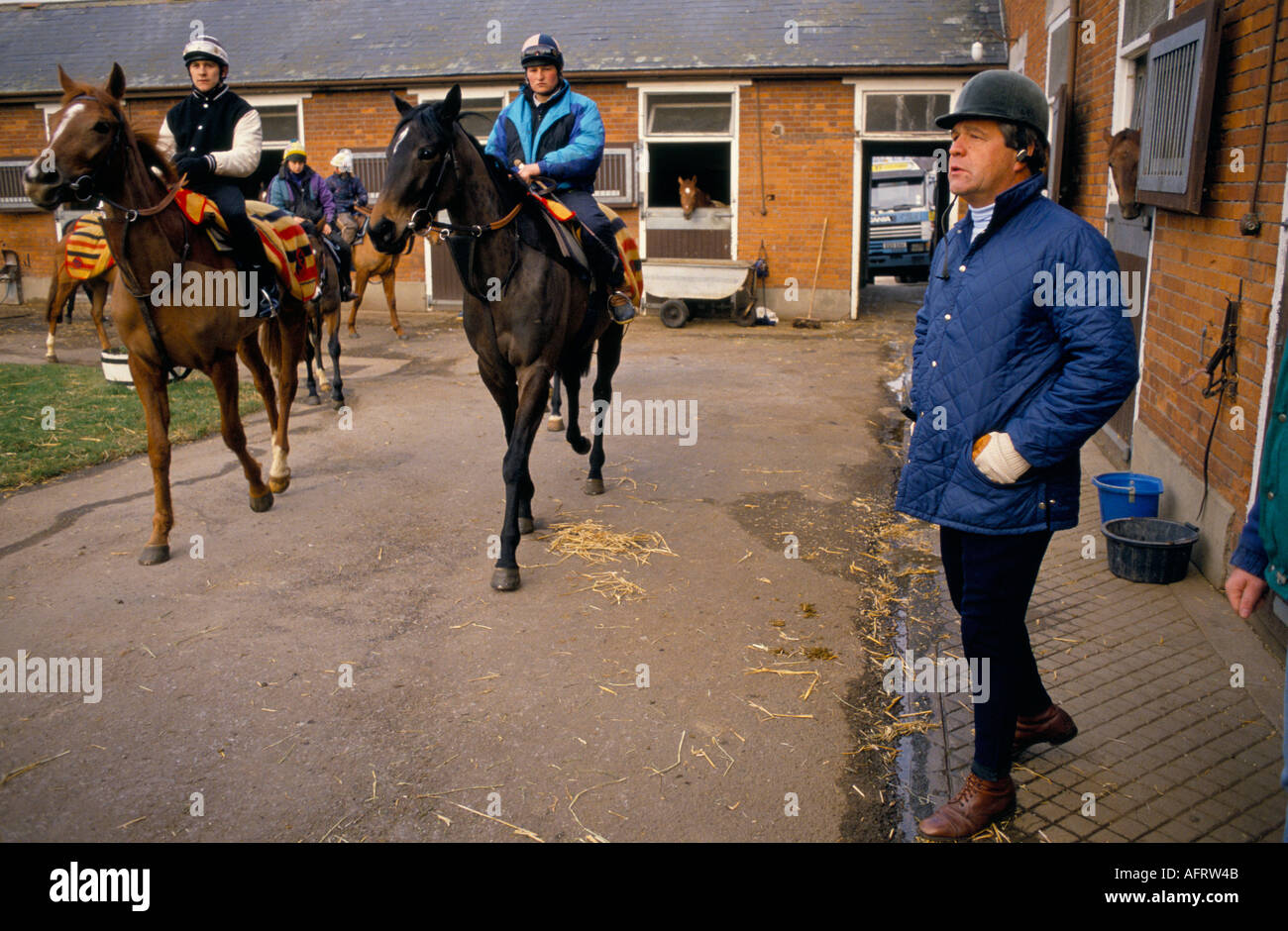 Sir Michael Stoute thoroughbred race horse trainer Newmarket, Suffolk in his Yard inspecting horse early morning 1990s 1993 UK HOMER SYKES. Stock Photo