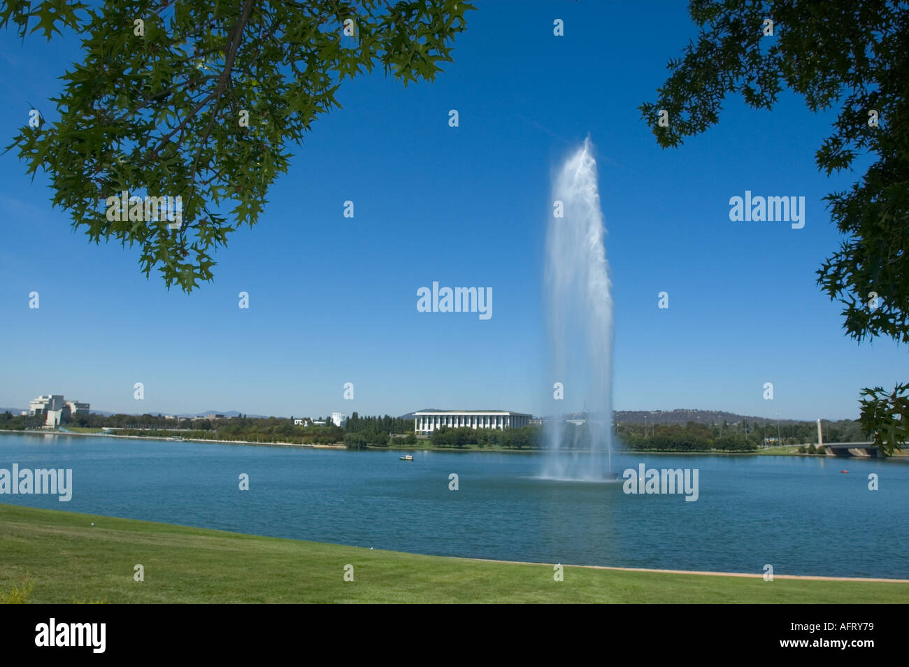 Australia, Canberra, Lake Burley Griffin, Fountain Stock Photo Alamy