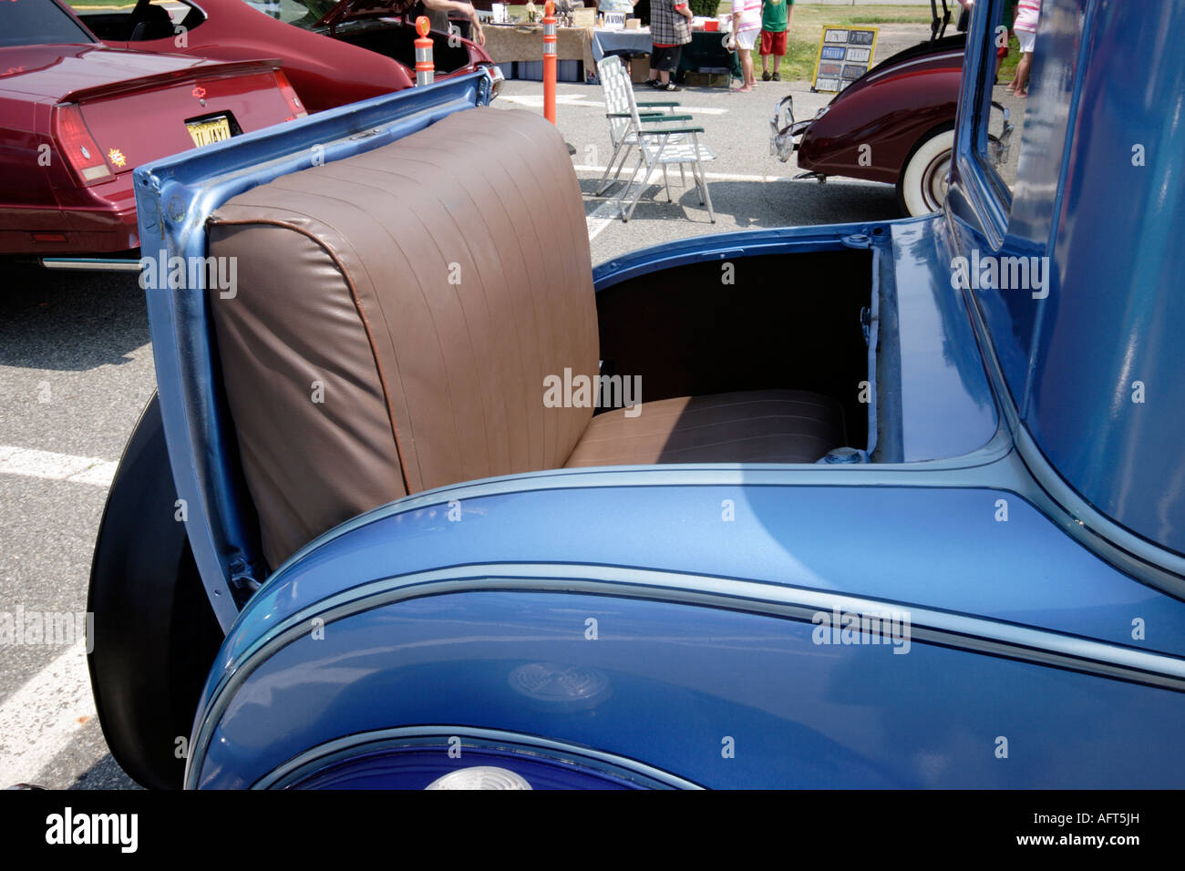 https://c8.alamy.com/comp/AFT5JH/rumble-seat-on-old-american-car-AFT5JH.jpg