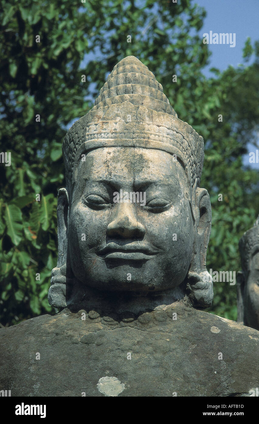 angkor era khmer sculpture of the head of a khmer king angkor thom siem