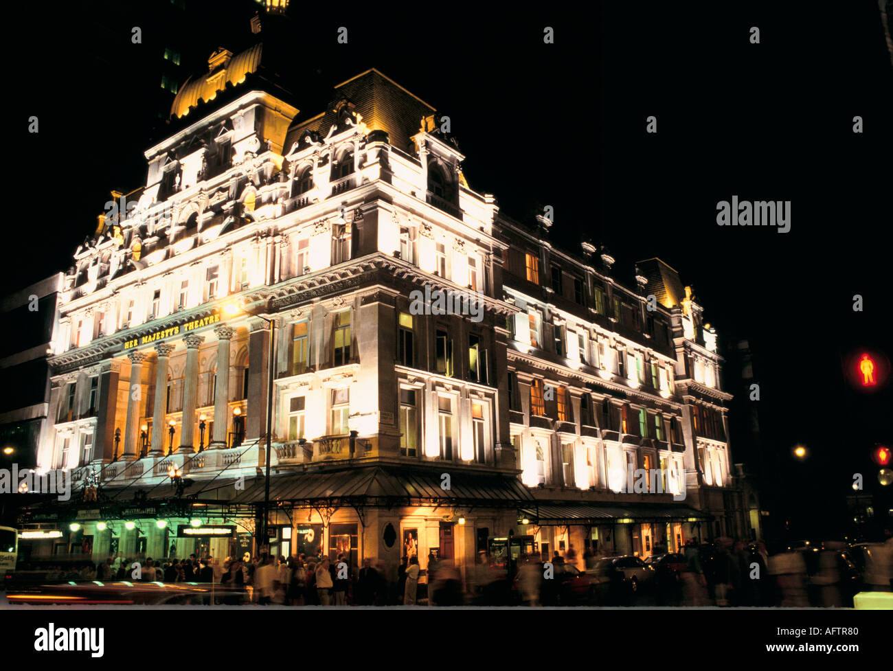 Her Majesty Theatre, London Uk 2000s.Theatre goers arrive to see a performance of Phantom of the Opera. UK HOMER SYKES. Stock Photo