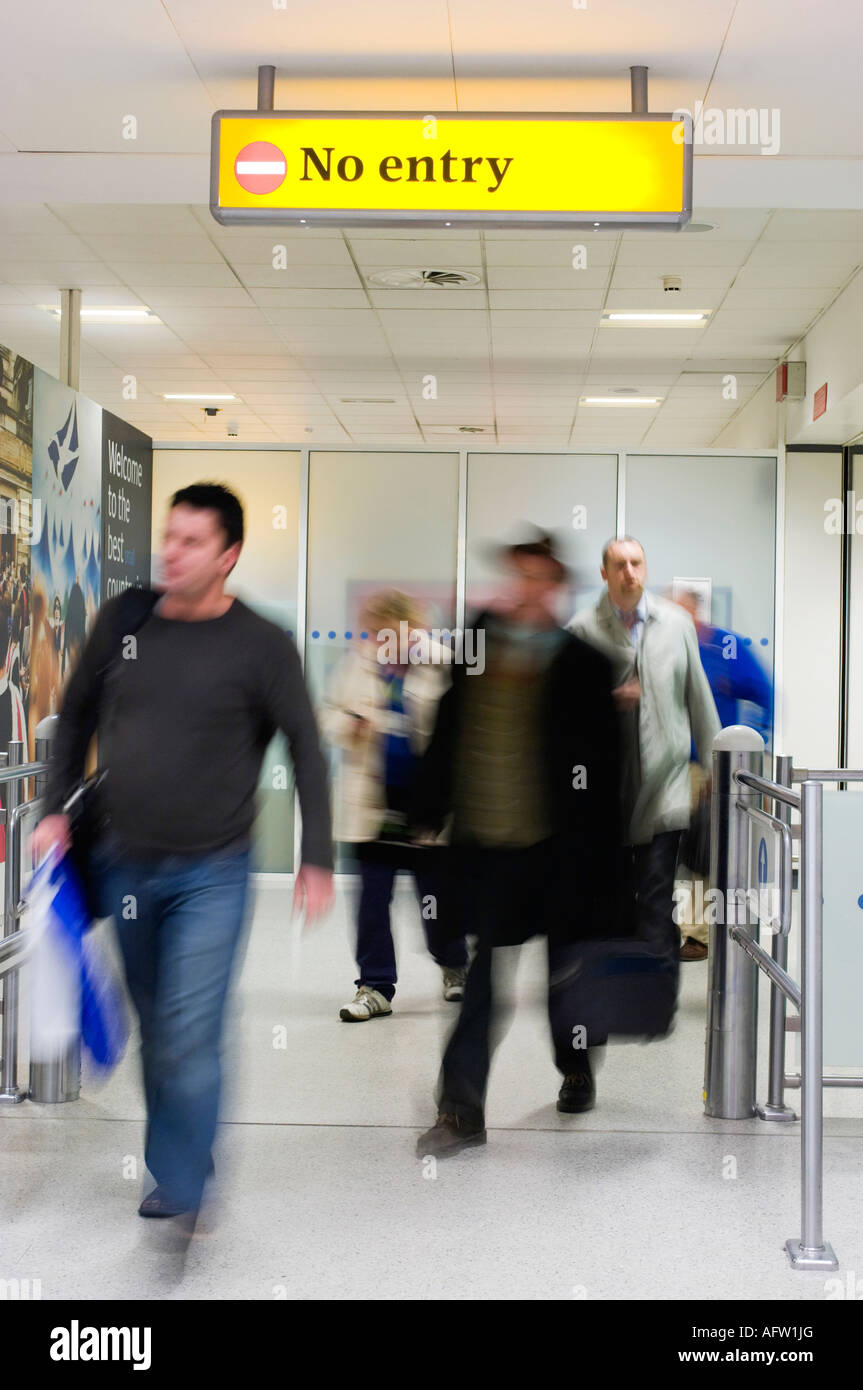 Edinburgh airport arrivals hires stock photography and images Alamy