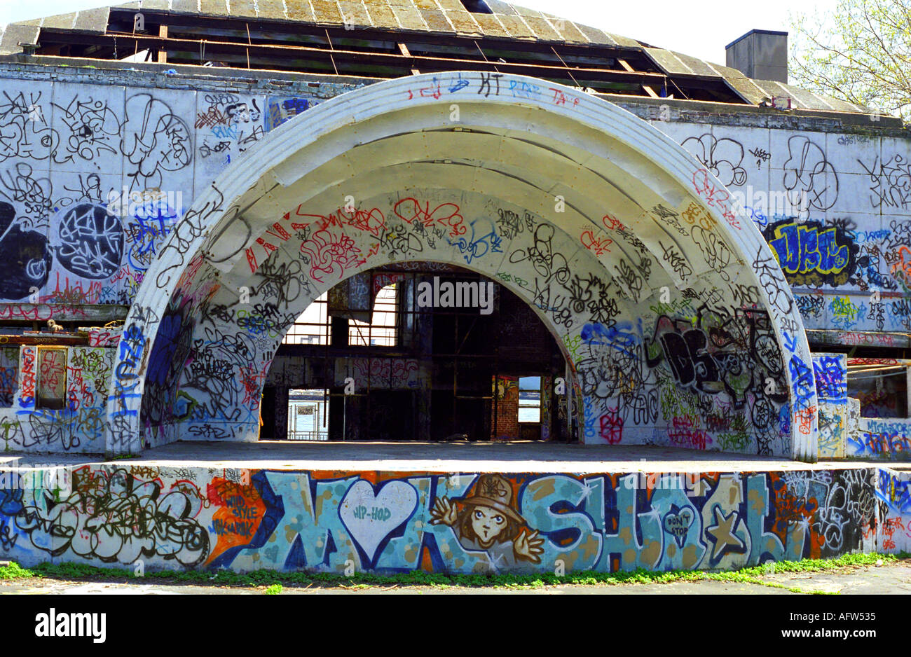 Graffiti on a derelict building in New York Stock Photo