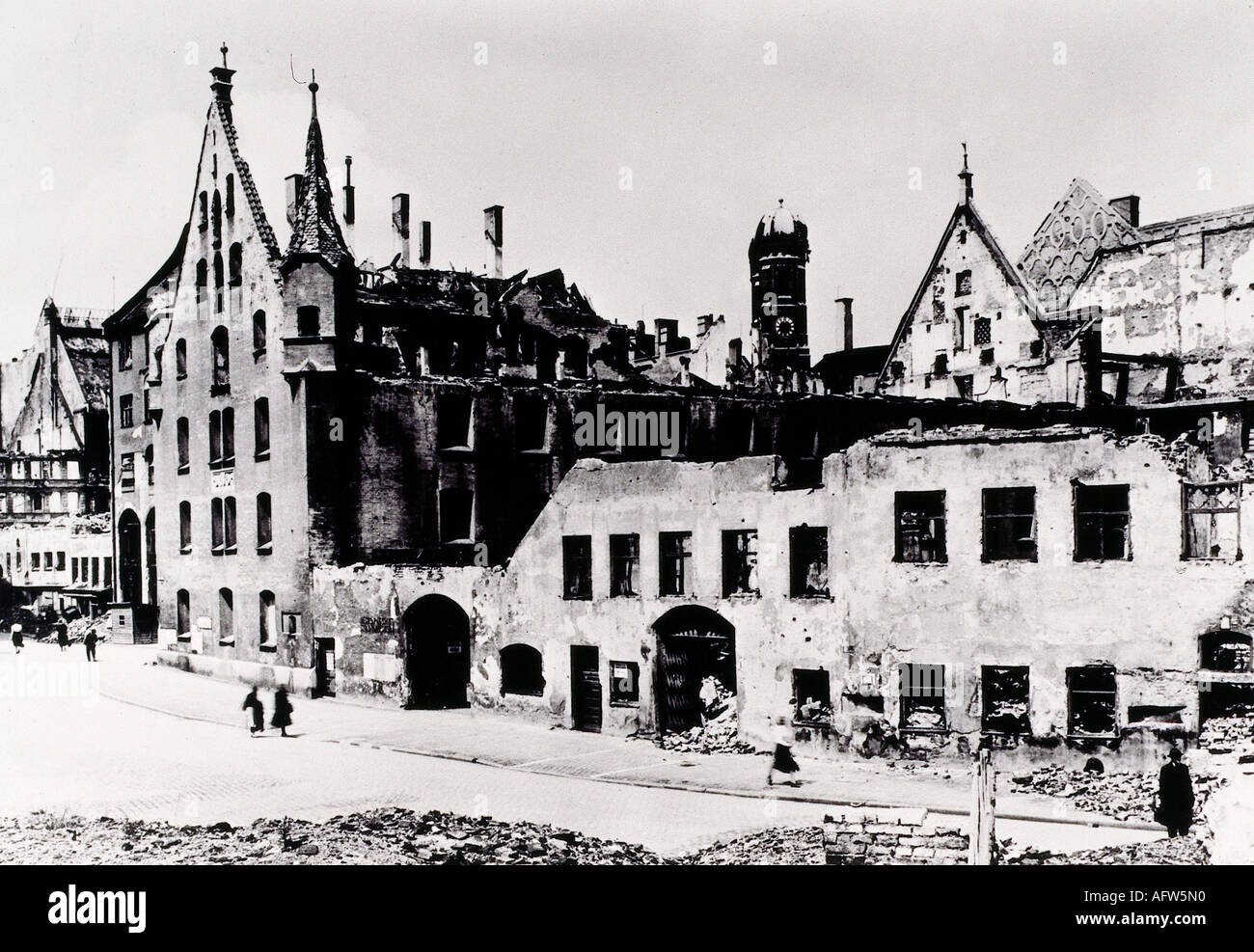 geography/travel, Germany, cities, Munich, street scenes, Sankt-Jakobs-Platz dwith destroyed buildings, circa 1945, Stock Photo