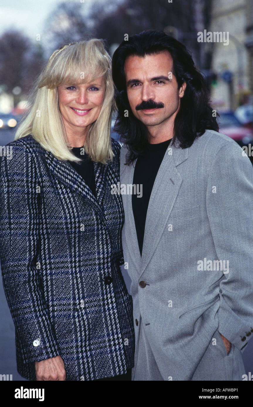 Evans, Linda, * 18.11.1942, American actress, half length, with boyfriend Yanni, Munich, 5.4.1993, Stock Photo