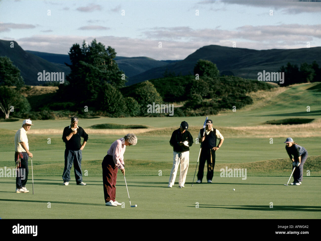 Gleneagles Hotel, Scotland circa 1995.  Holidaymakers at the hotel playing golf. 1990s UK HOMER SYKES Stock Photo