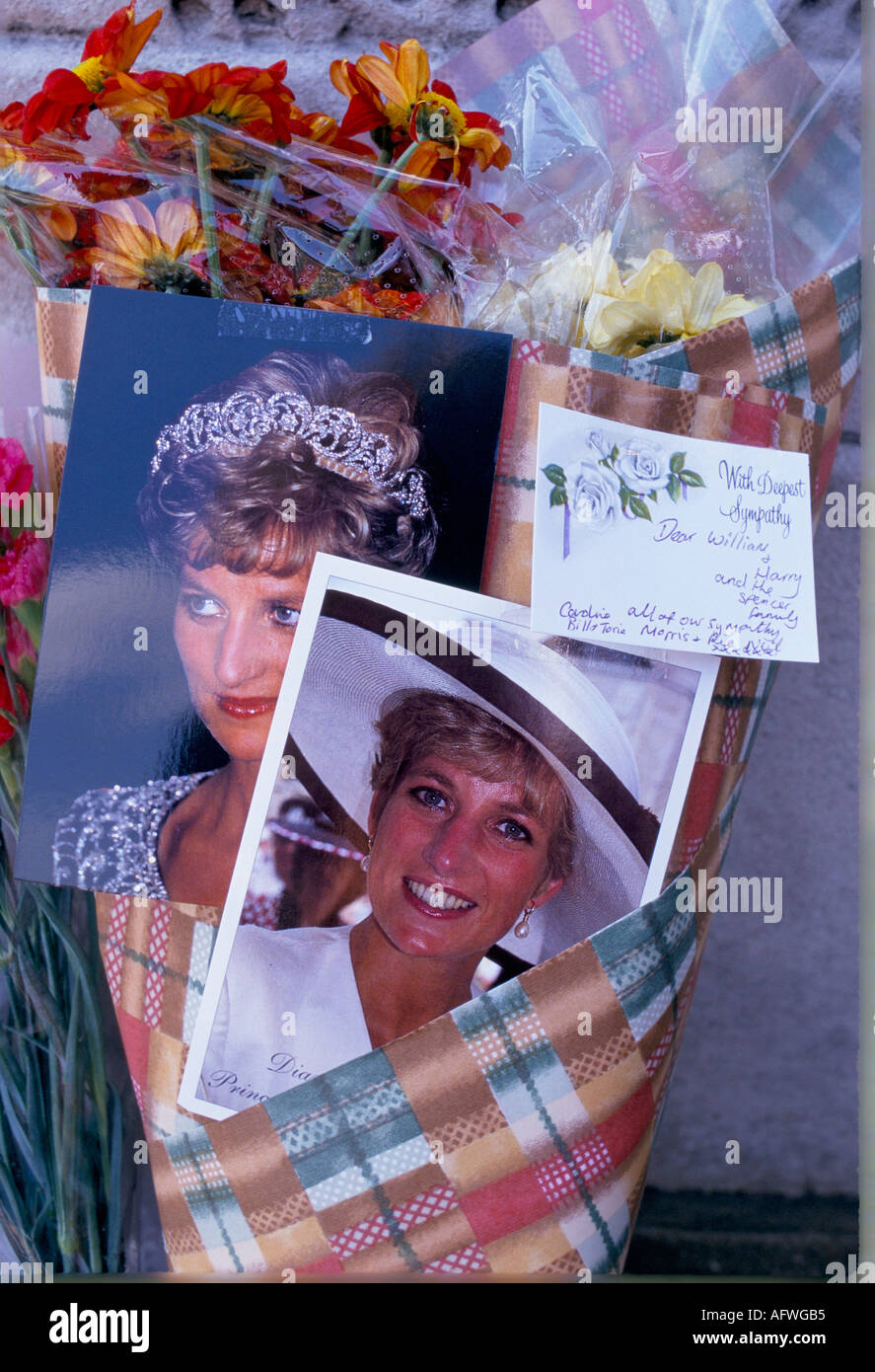 Diana Princess of Wales death photographs flowers left as floral tribute memorial September 1997 'Kensington Palace'  London  UK  1990s HOMER SYKES Stock Photo