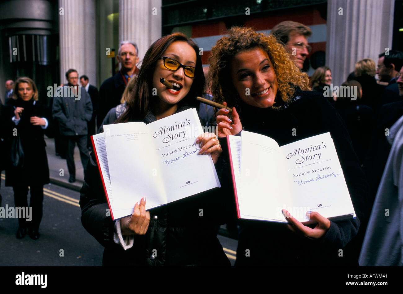 Monica lewinsky 1990s 90s hi-res stock photography and images - Alamy