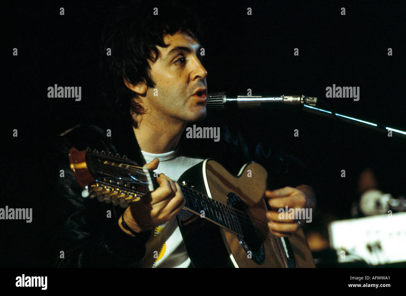 Paul McCartney singing playing guitar 1970s UK HOMER SYKES Stock Photo