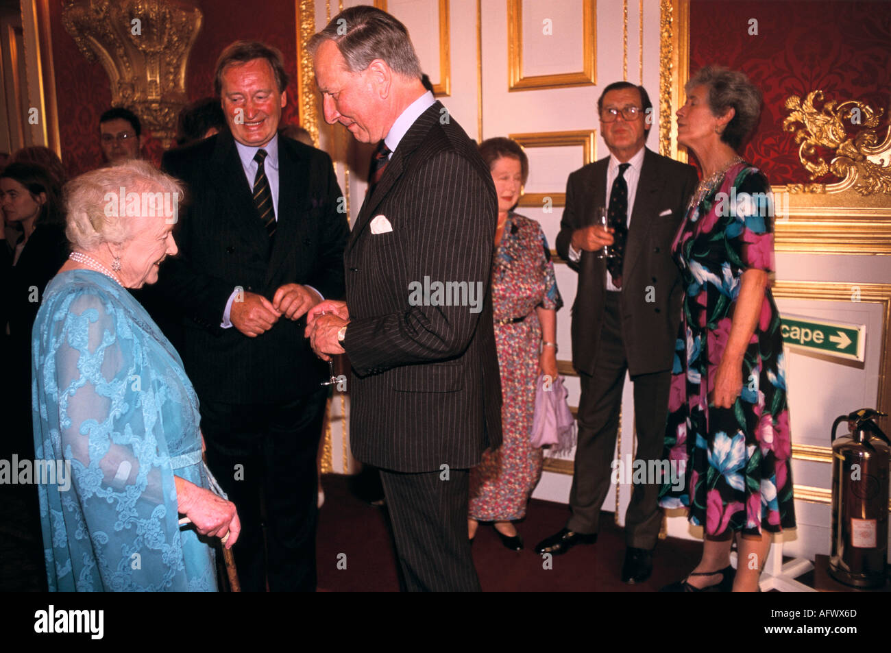 Queen Mother 2001 reception St James's Palace for National Trust for Scotland, working reception meeting greeting quests London Uk 2000s HOMER SYKES Stock Photo