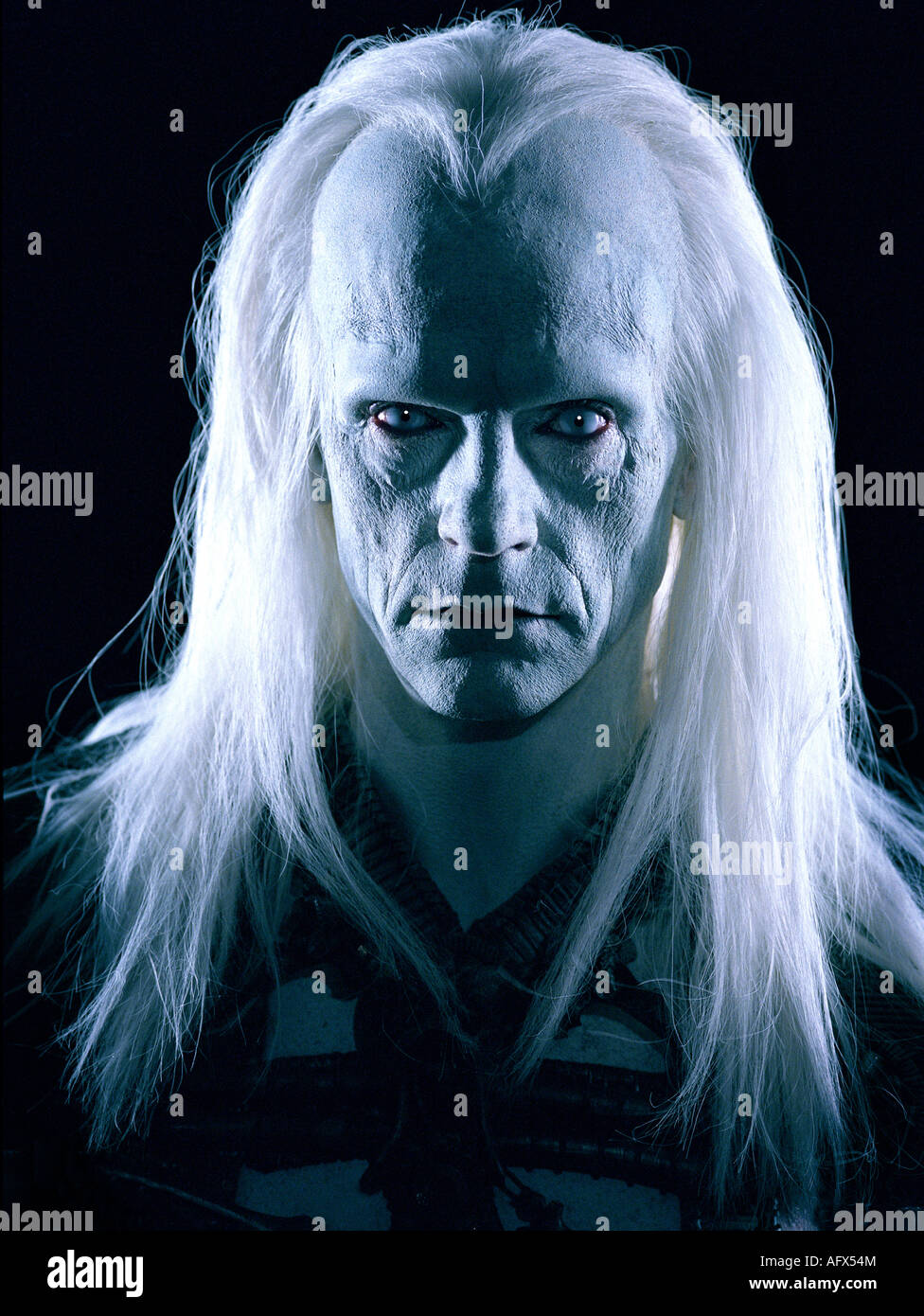 THE TIME MACHINE 2002 Warner/DreamWorks film with Jeremy Irons as Uber-Morlock Stock Photo