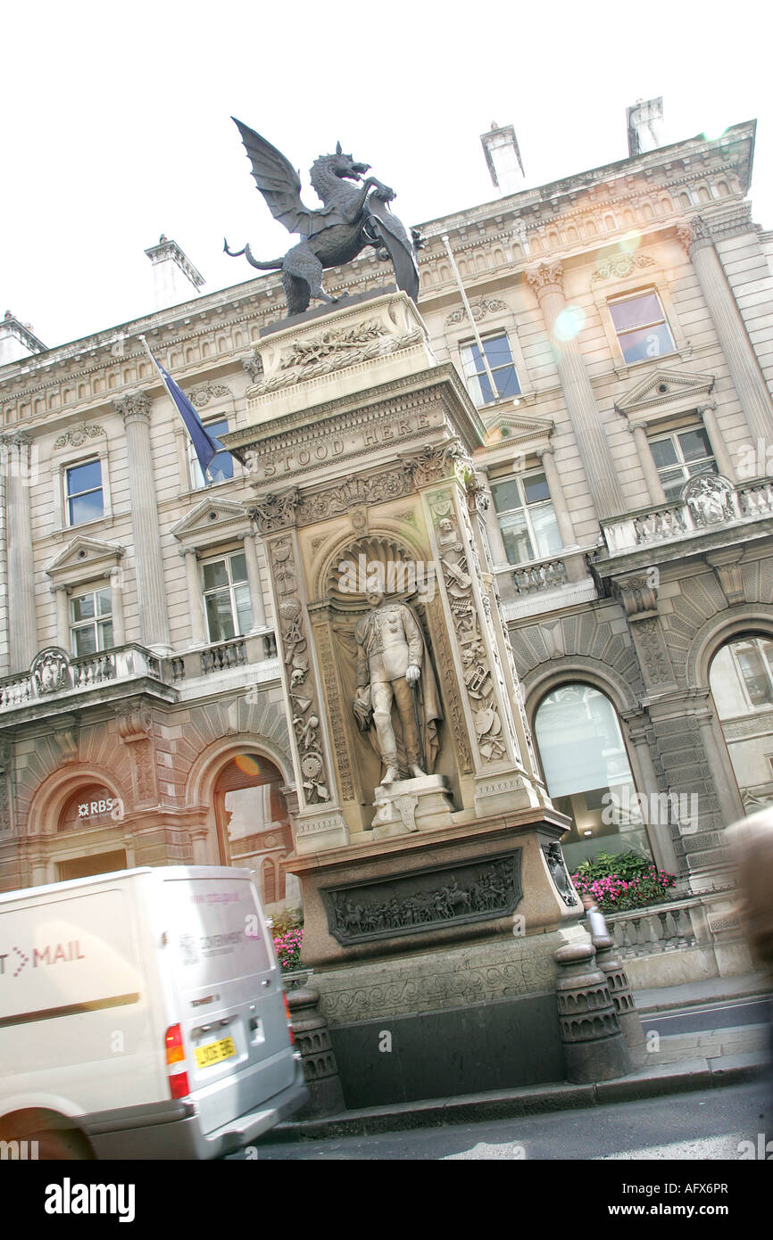 The Temple Bar Dragon Statue Outside The Royal Courts Of Justice London Stock Photo Alamy