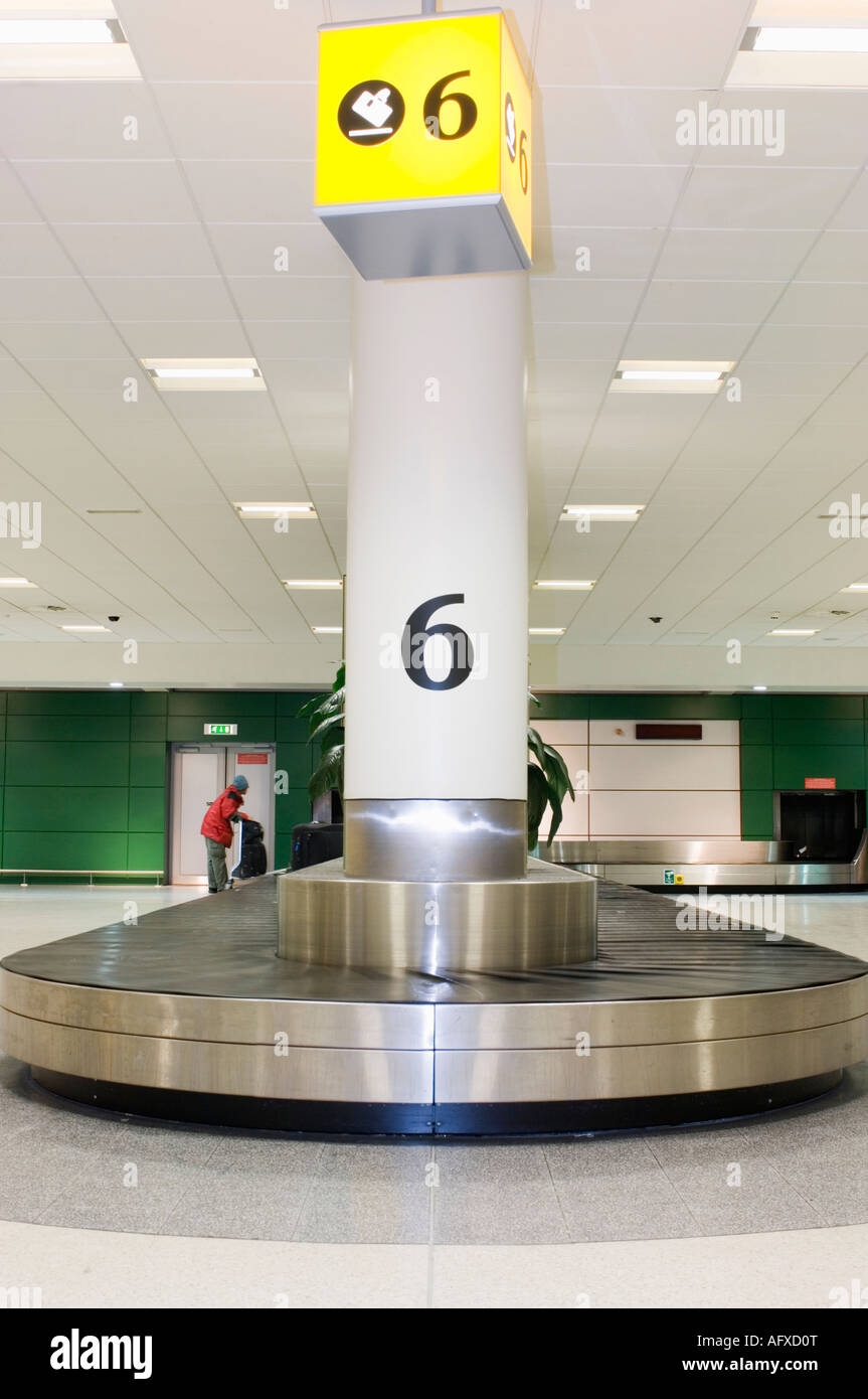 Edinburgh airport arrivals hires stock photography and images Alamy