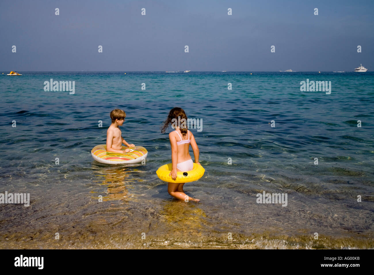 Plage De Pampelonne Ramatuelle St Tropez France Children Having Fun In The Water Stock Photo Alamy