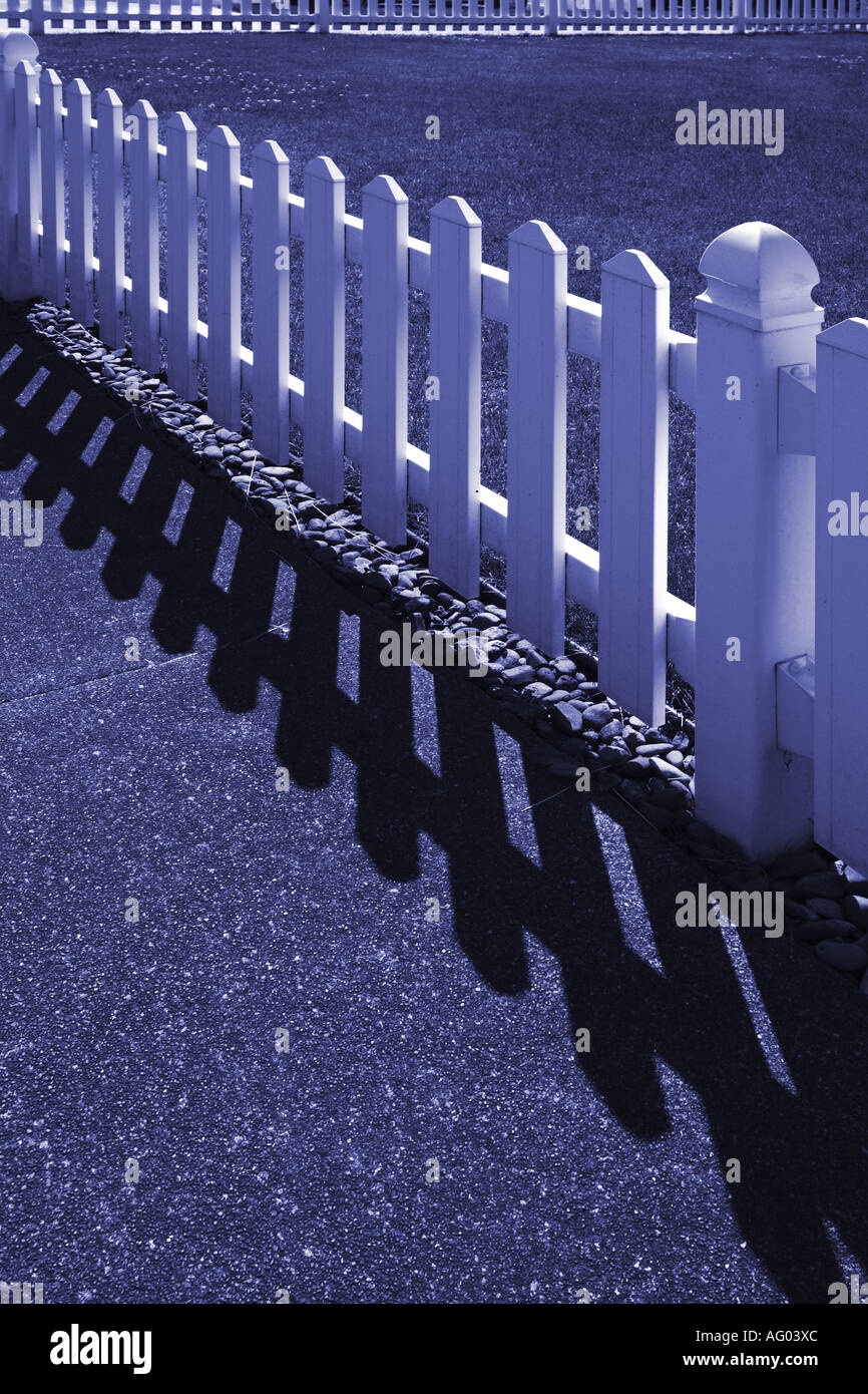 White classic fence hi-res stock photography and images - Alamy