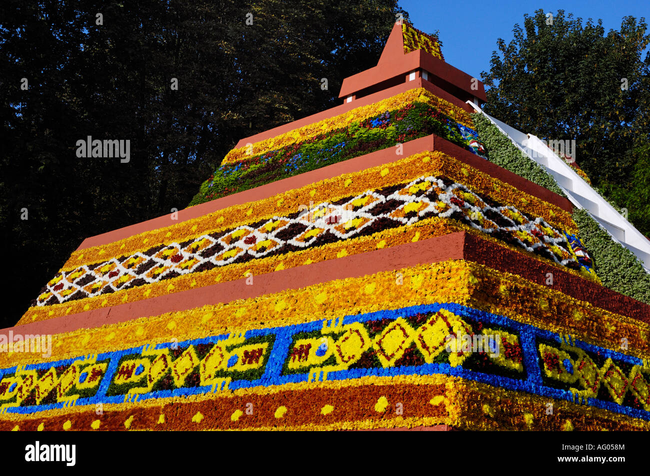 Pyramid decorated with flower patterns Decorative landscape gardening 