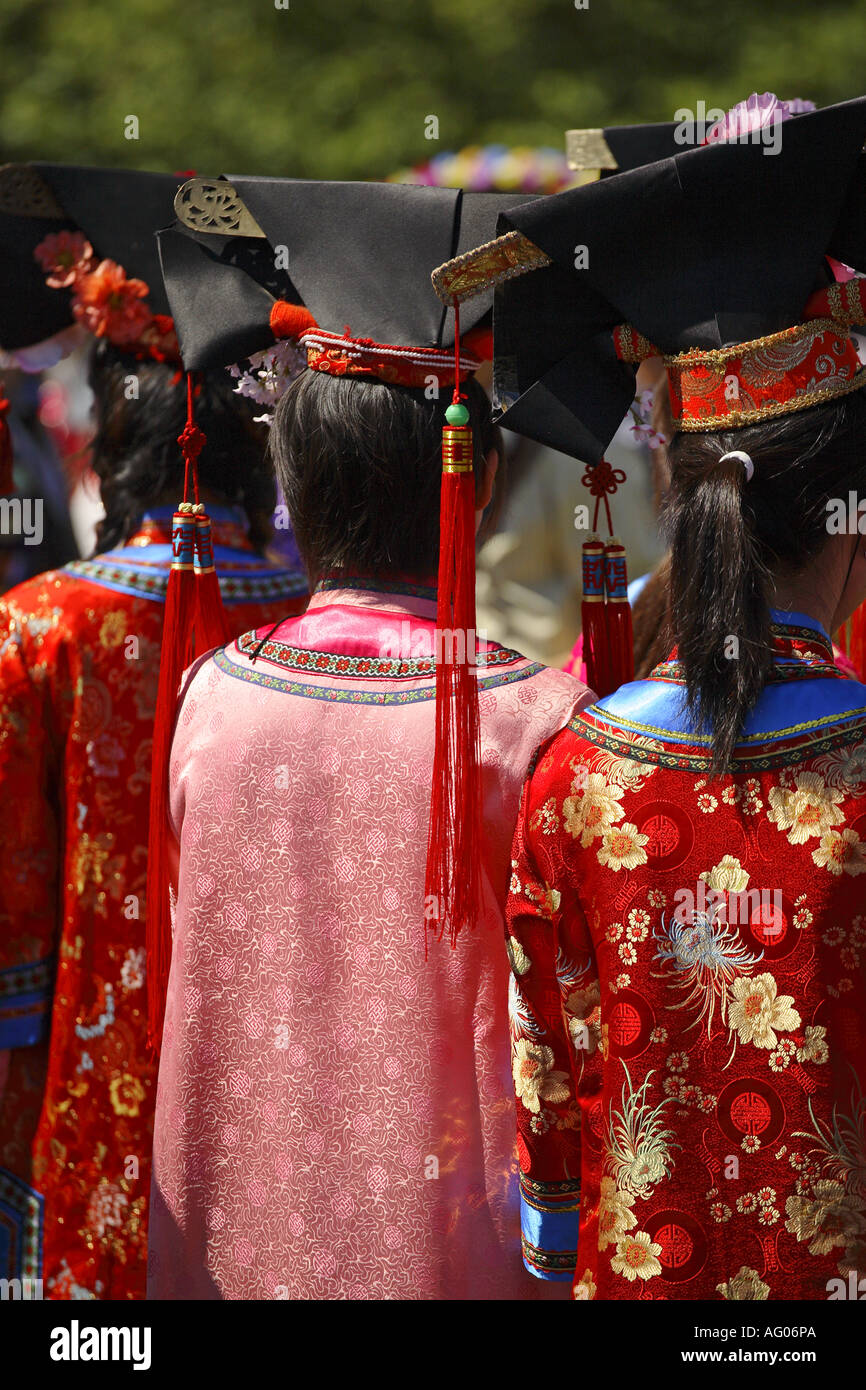 Chinese girls dressed in traditional costumes Stock Photo - Alamy