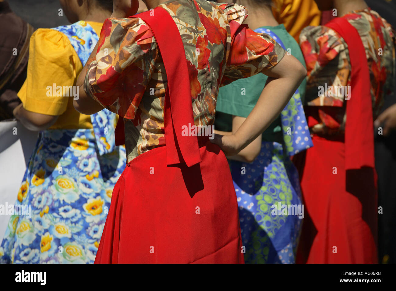 Filipino girls in traditional costume Stock Photo - Alamy