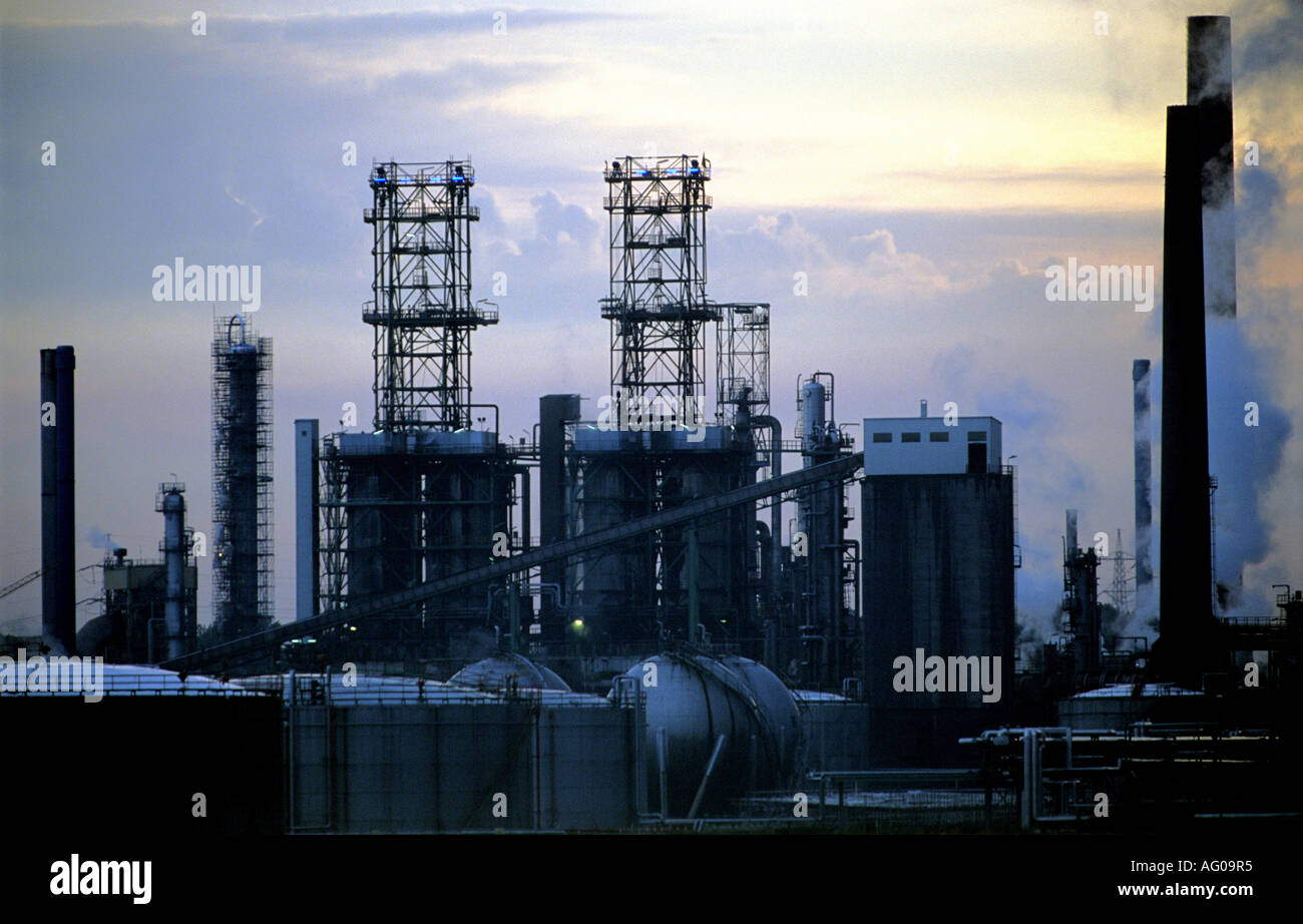 Bp Oil Refinery Gelsenkirchen North Rhine Westphalia Germany Stock Photo Alamy