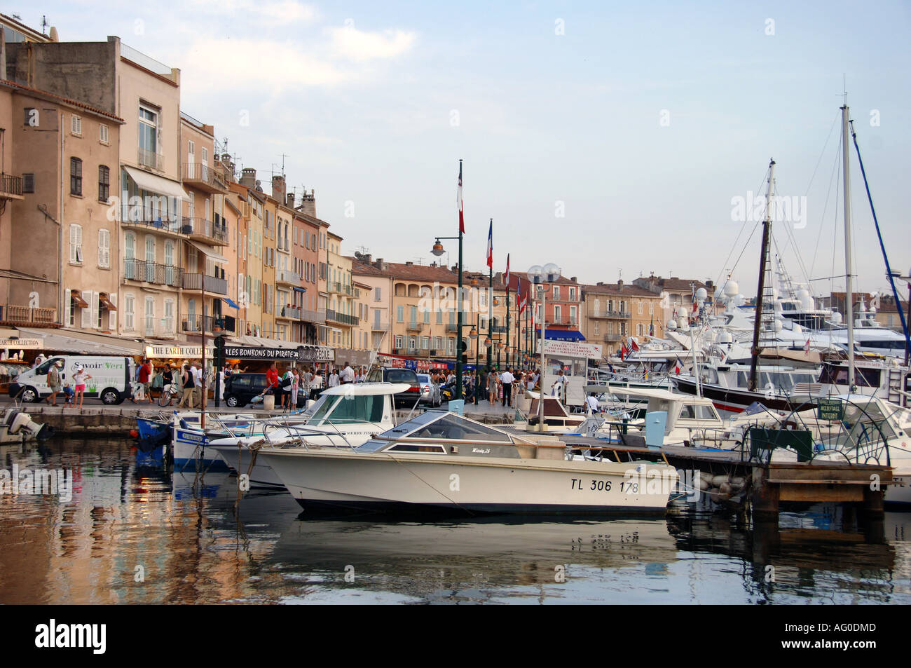 Boats and yachts moored in saint tropez harbour, southern france Stock ...