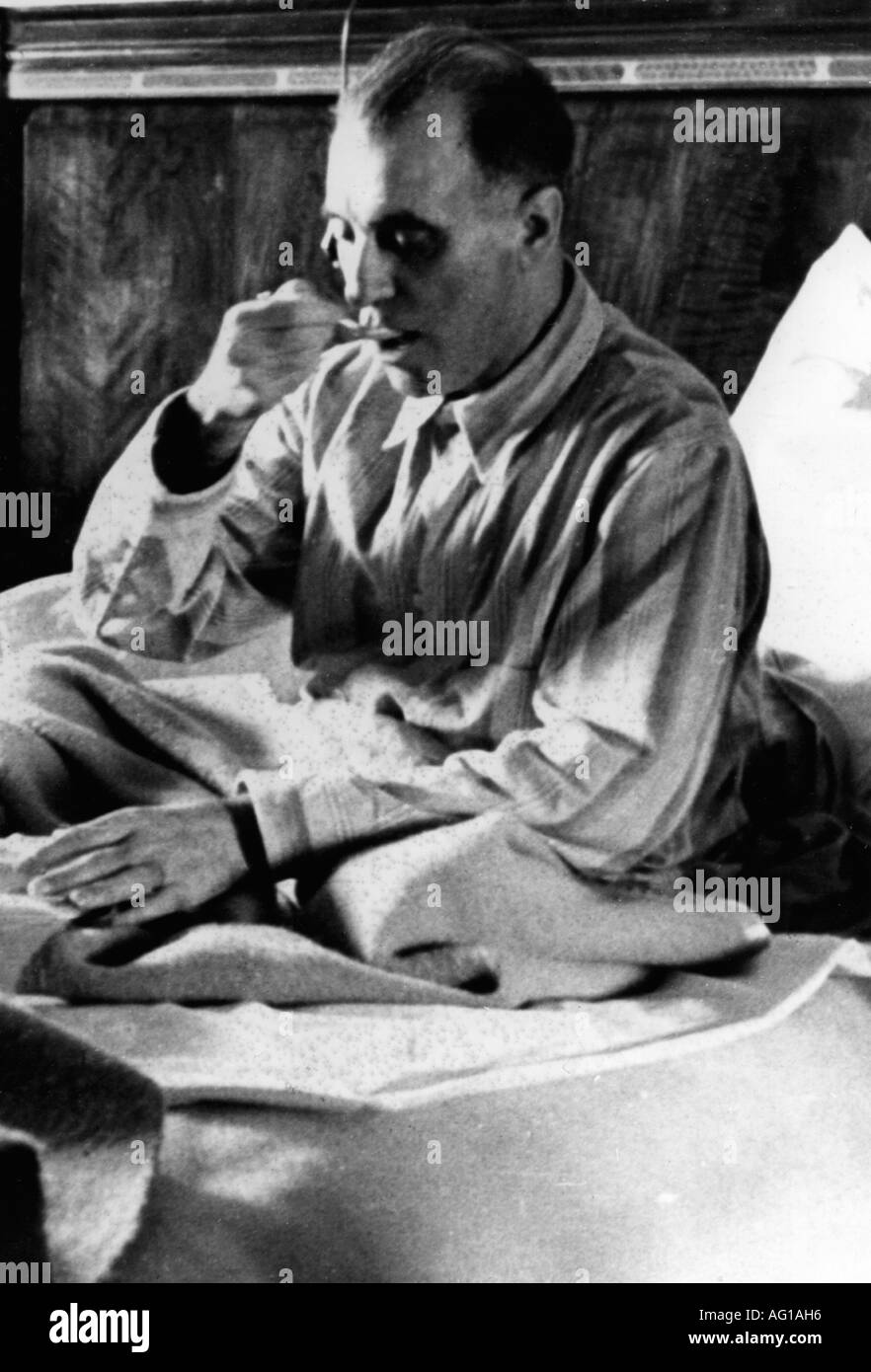 Zahedi, Fazlollah, 1897 - 2.9.1963, Iranian general and politician, Prime Minister of Iran, in his bed, after his retirement, April 1955, Stock Photo