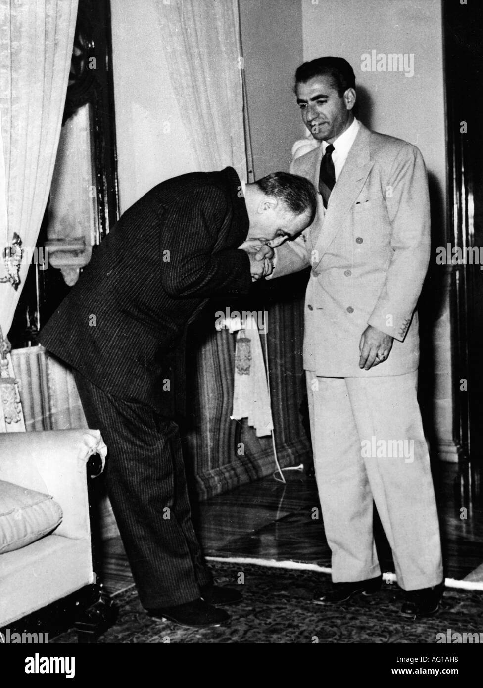 Zahedi, Fazlollah, 1897 - 2.9.1963, Iranian general and politician, Prime Minister of Iran, with Shah Muhammed Reza Pahlawi in the White Palace in Tehran, 7.4.1955, Stock Photo