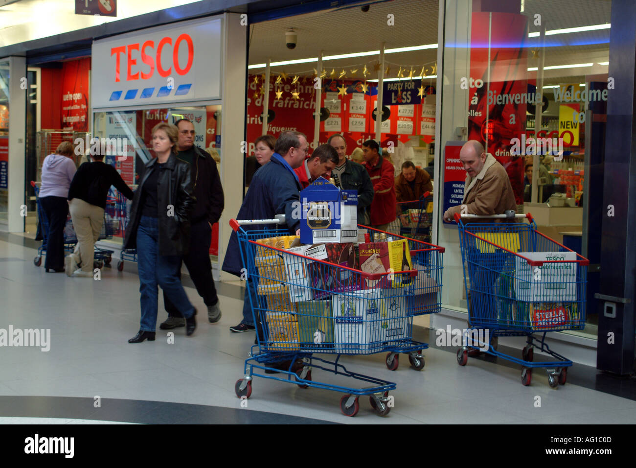 Wine Store Cite Europe Calais France Shopping Trolley Stock Photo Alamy