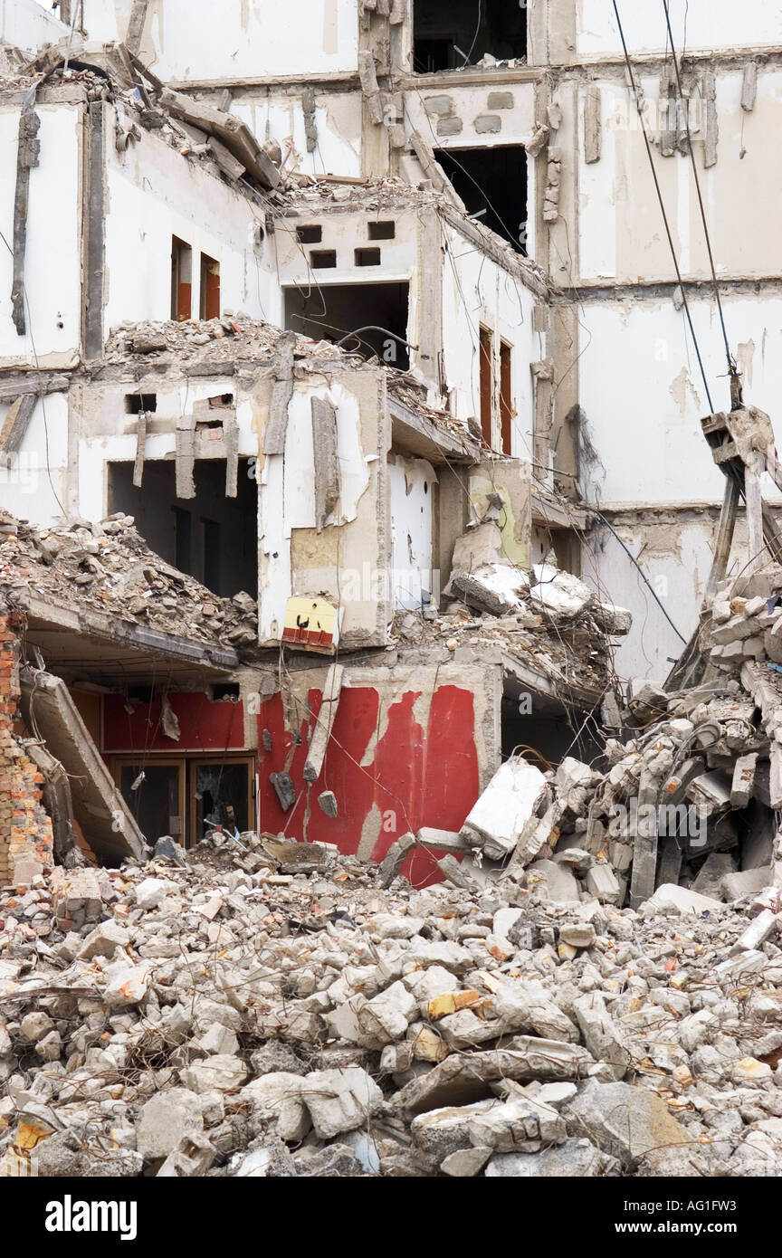 Building tore hi-res stock photography and images - Alamy