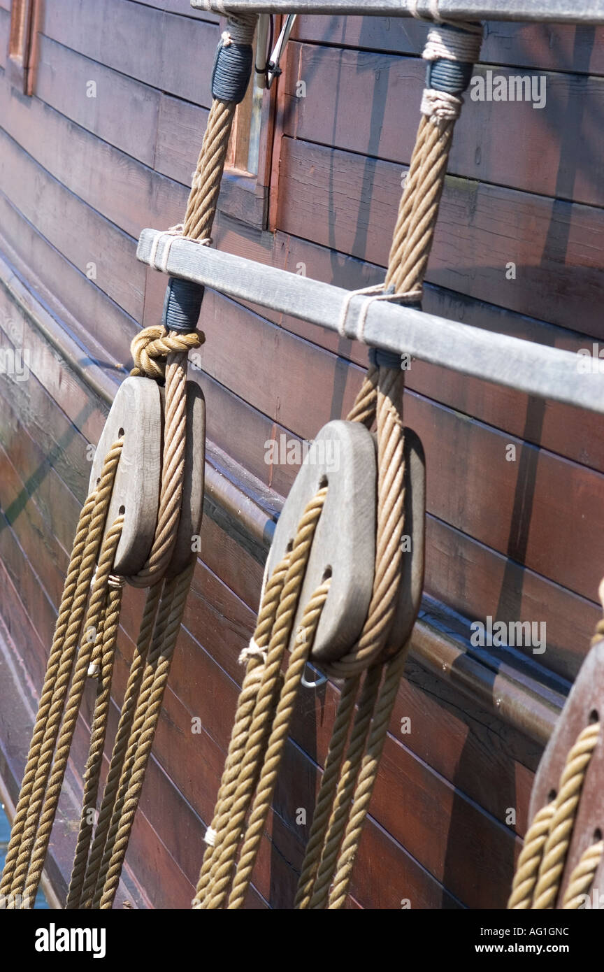 Ships capstan hi-res stock photography and images - Alamy