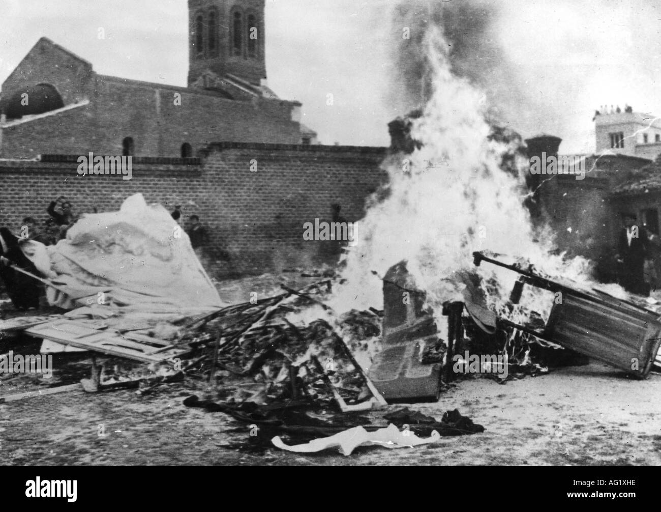 geography / travel, Spain, Spanish Civil War 1936 - 1939, Madrid, 1936, anarchists burning furniture of the catholic school Los Angeles, 20th century, historic, historical, 1930s, demolition, destruction, destroying, fire, anarchy, religion, people, Stock Photo