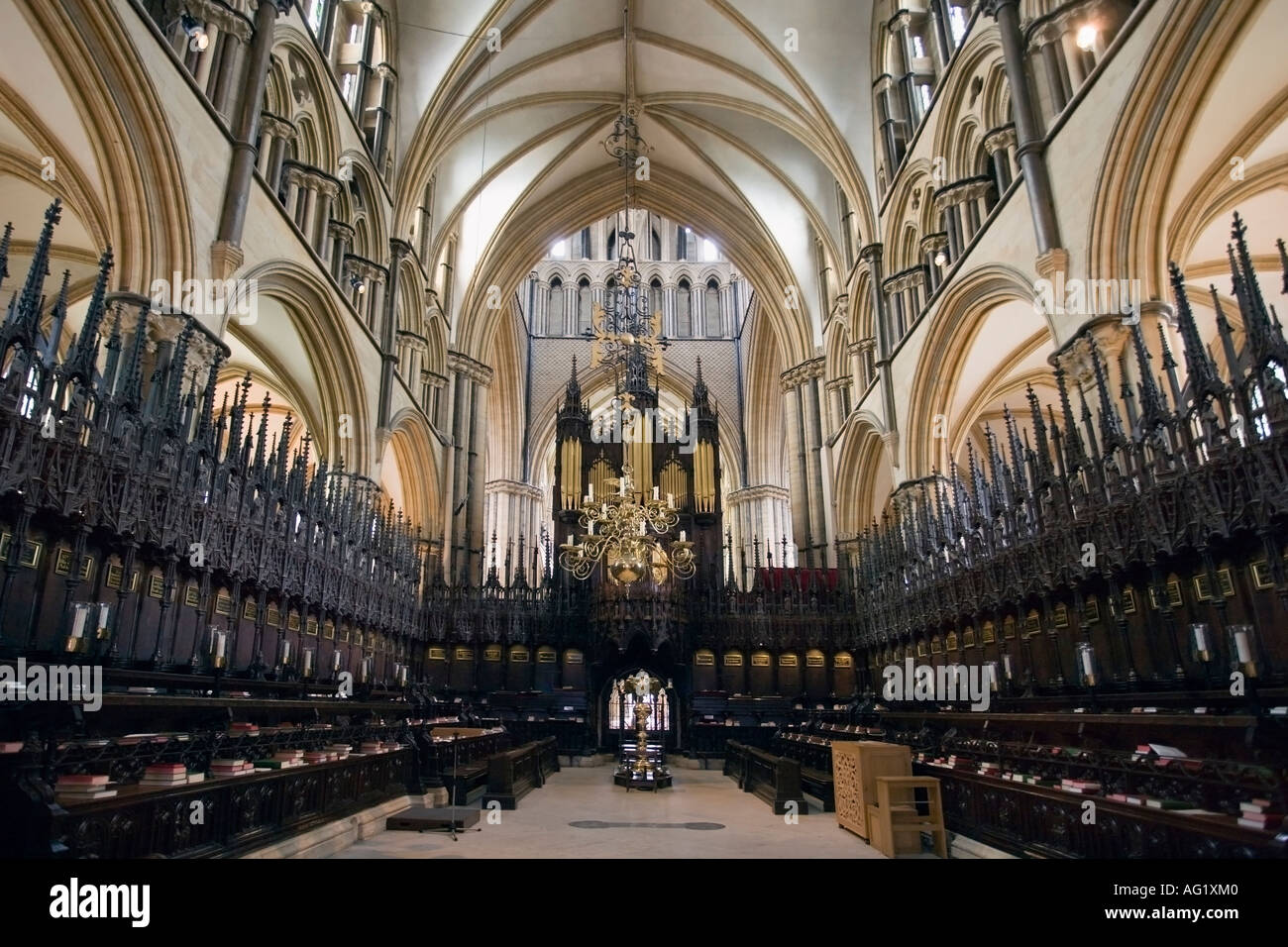 LINCOLN CATHEDRAL INTERIOR Stock Photo Alamy lincoln-cathedral-interior-stock-photo-alamy