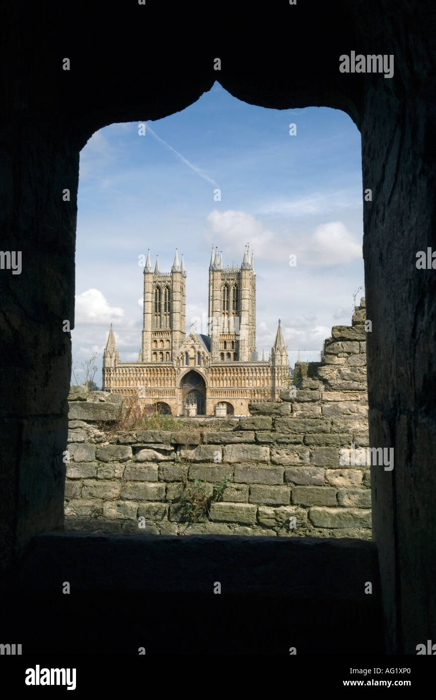 LINCOLN CATHEDRAL IN JULY FRAMED THROUGH ONE OF THE CASTLE WINDOW OPENINGS Stock Photo