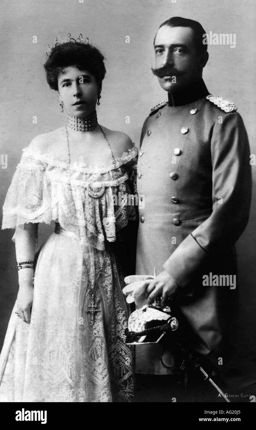 Hohenlohe-Langenburg, Ernst Prince of, 13.9.1863 - 11.12.1950, with wife Princess Alexandra, postcard, A. Grimm, Gotha, circa 1900, , Stock Photo