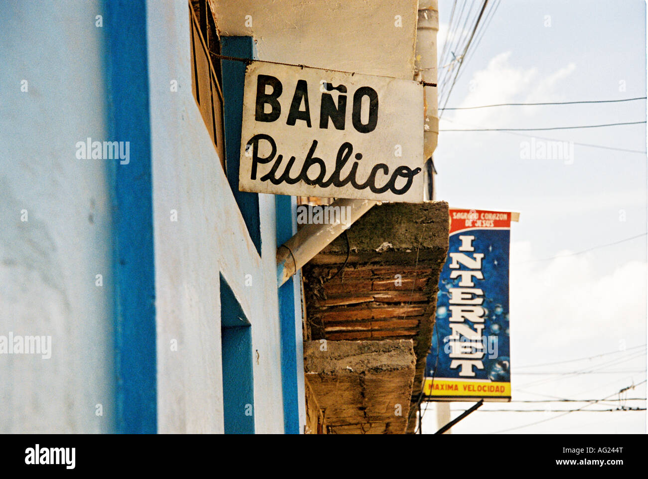 Peru Signage Internet cafe peru hi-res stock photography and images - Alamy