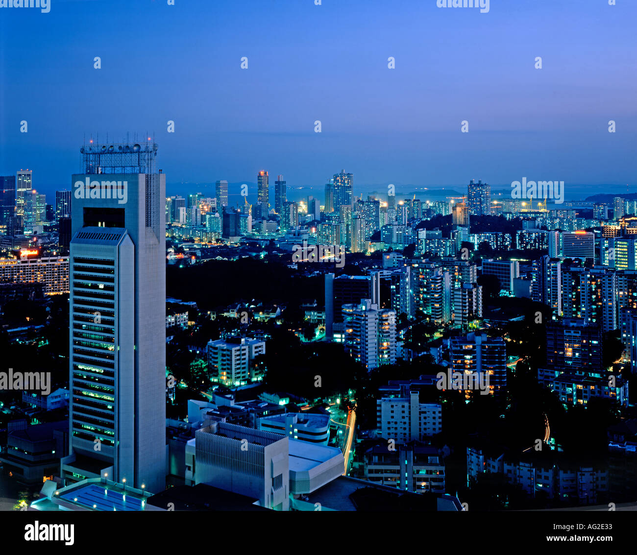 Skyline at night hi-res stock photography and images - Alamy