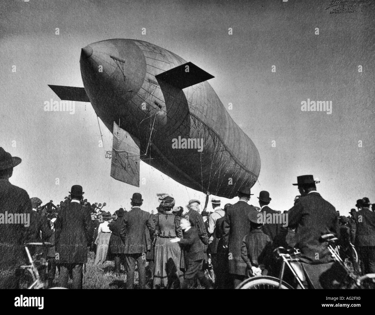 Landing an airship hires stock photography and images Alamy