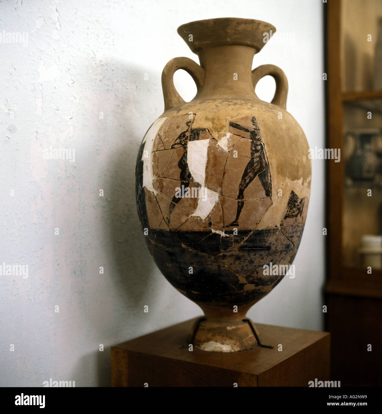 Amphora with two handles hi-res stock photography and images - Alamy