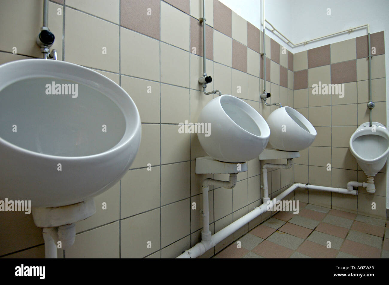 Mens toilets hi-res stock photography and images - Alamy