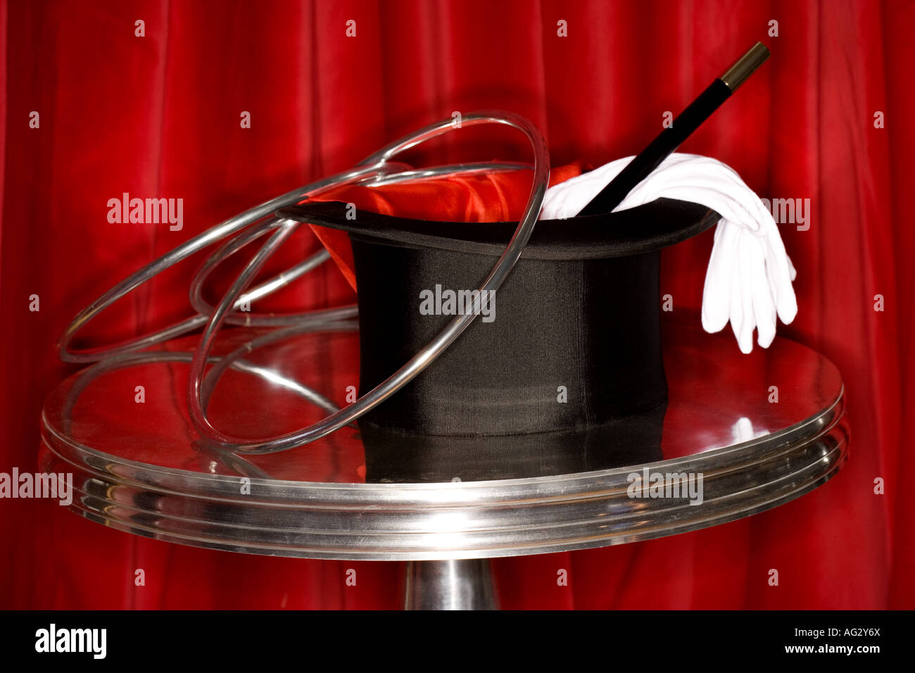 Magicians hat, rings and wand Stock Photo - Alamy