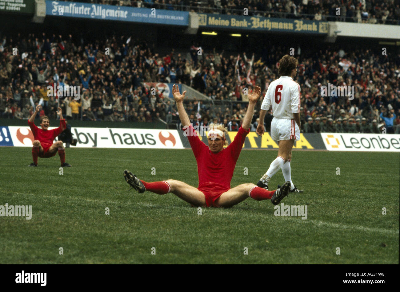 Hoeneß, Dieter, * 7.1.1953, German athlete (football / soccer), full length, DFB final Bayern Munich versus FC Nuremberg (4:2), Waldstation Frankfurt, 1.5.1982, Stock Photo
